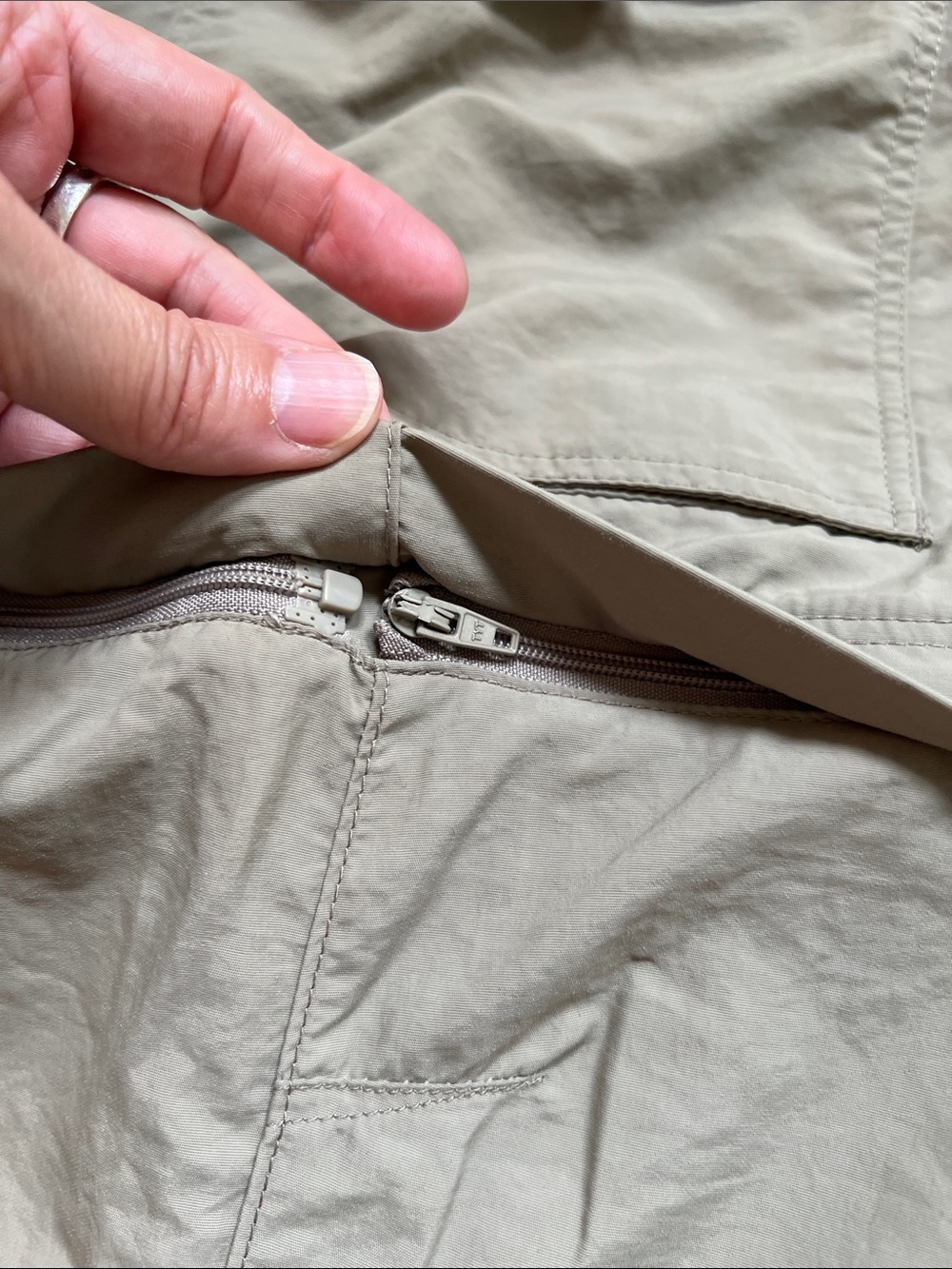 REI Sahara Zip-Off Utility Cargo Convertible Pants Buckskin Tan Women's Size 10 - Picture 8 of 13
